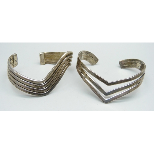 1029 - Two silver bangles, 57.9g