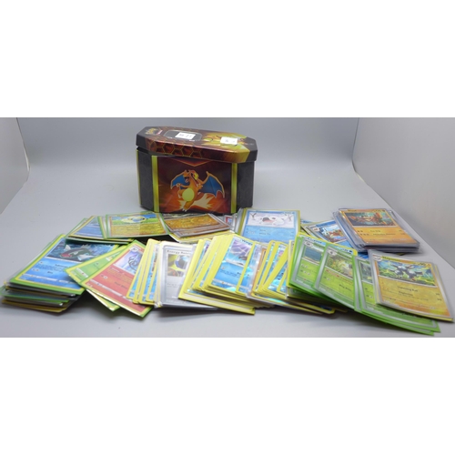 627 - 150 Shiny Pokemon cards in collectors tin