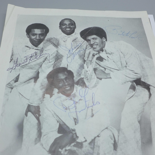 650 - Soul Music original promo photos including Otis Redding, Aretha Franklin, Eddie Floyd, Carla Thomas,... 