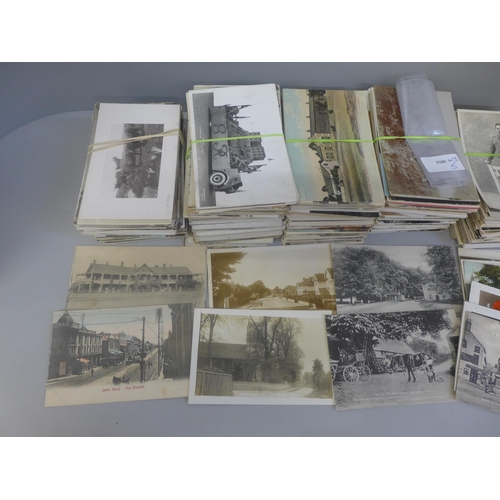 673 - Approximately 925 mainly Edwardian postcards, some later