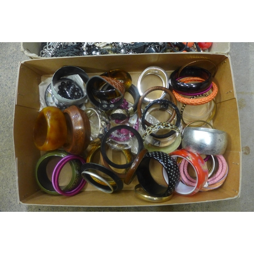 712 - Approximately sixty items of costume jewellery