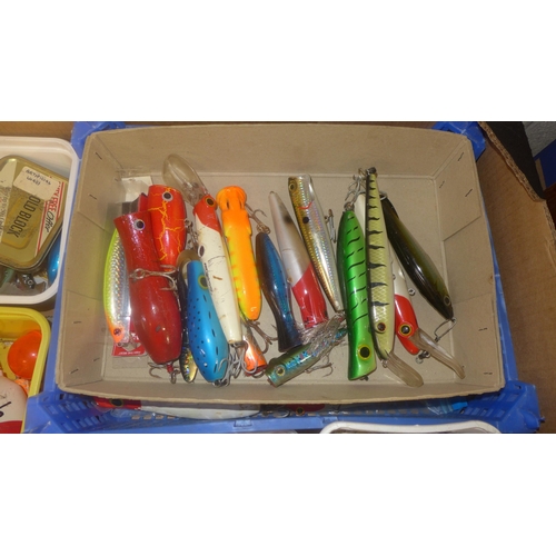 714 - Sea fishing lures and other sea fishing equipment