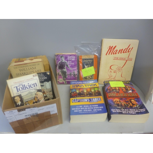 745 - Sci-fi and war books including a first edition Penguin Books Quatermass and The Pit by Nigel Kneale