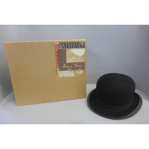 751 - A Tress & Co. bowler hat, boxed
