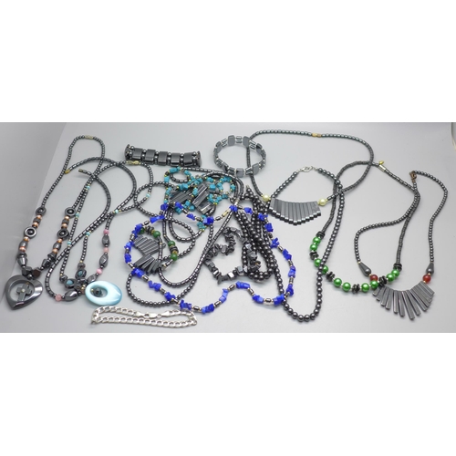 843 - Hematite jewellery