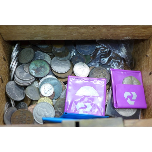 846 - A collection of coins including commemorative crowns