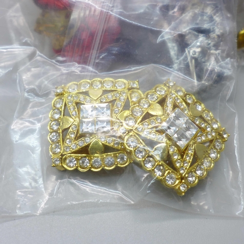 848 - Eighty-five pairs of clip-on earrings