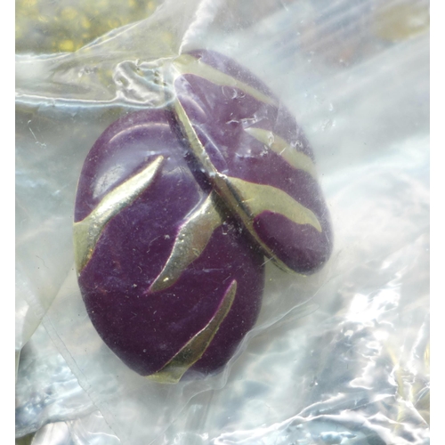 848 - Eighty-five pairs of clip-on earrings