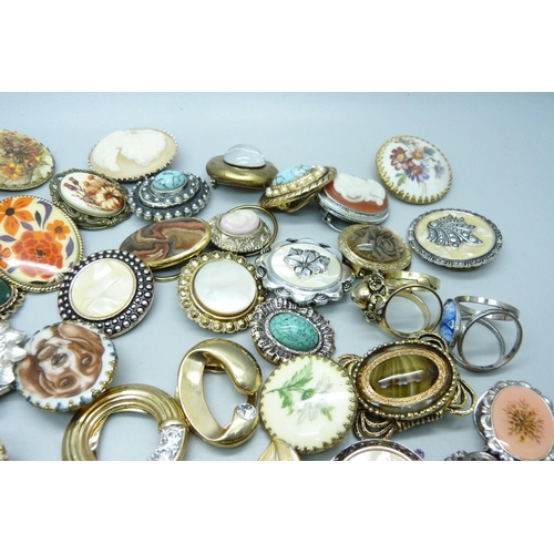 854 - Eighty assorted scarf rings/clips