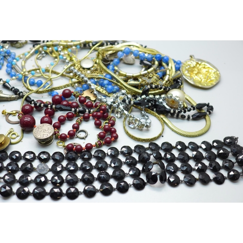 856 - Bead jewellery, etc.