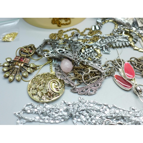 857 - Designer jewellery including Napier