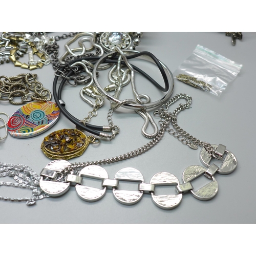 857 - Designer jewellery including Napier