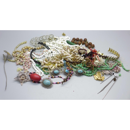 858 - A collection of costume jewellery