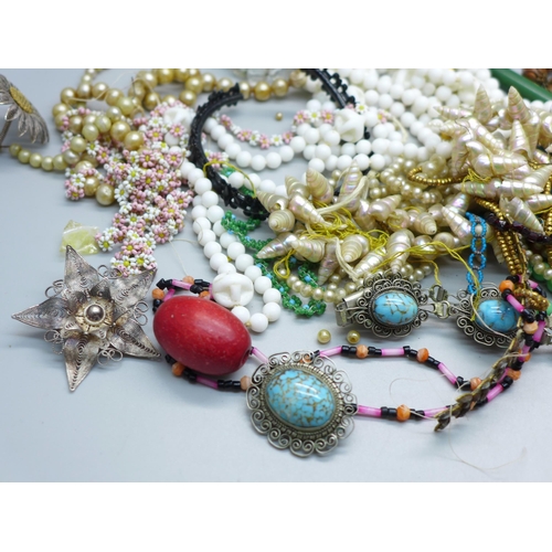 858 - A collection of costume jewellery