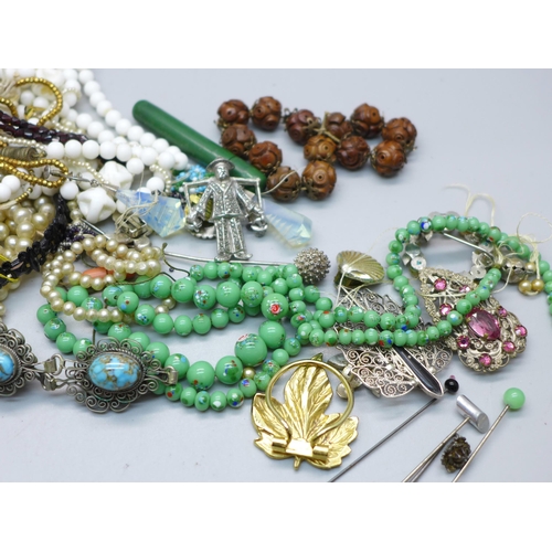 858 - A collection of costume jewellery