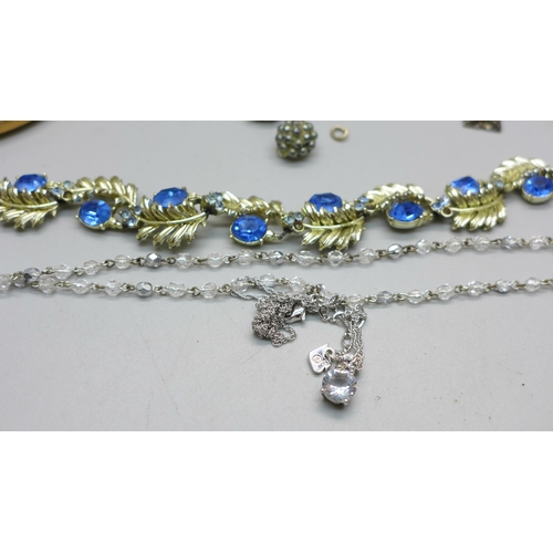 860 - Vintage costume jewellery and a Stratton compact