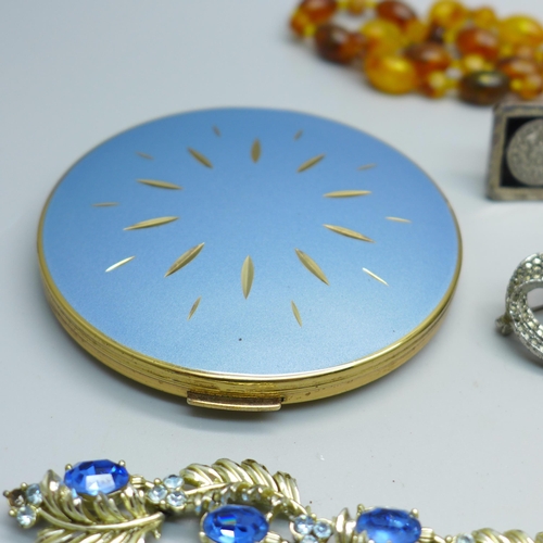 860 - Vintage costume jewellery and a Stratton compact