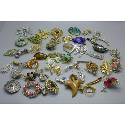 866 - Fifty-six costume brooches