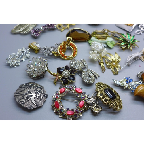 866 - Fifty-six costume brooches