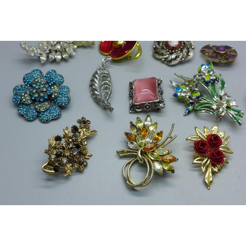870 - A collection of brooches including Scottish