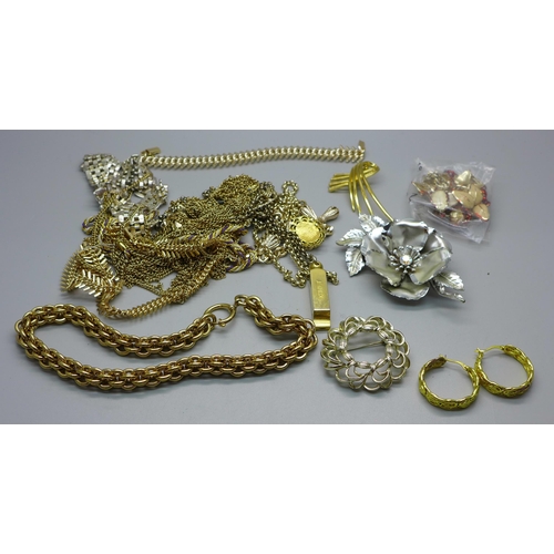 877 - Gold tone jewellery, etc.