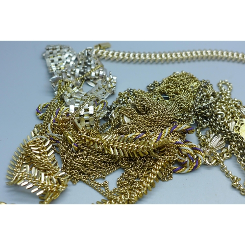 877 - Gold tone jewellery, etc.