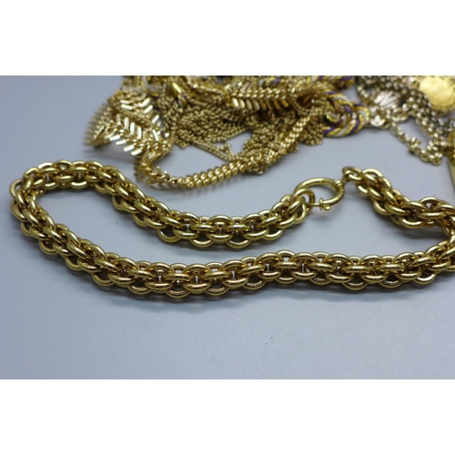 877 - Gold tone jewellery, etc.