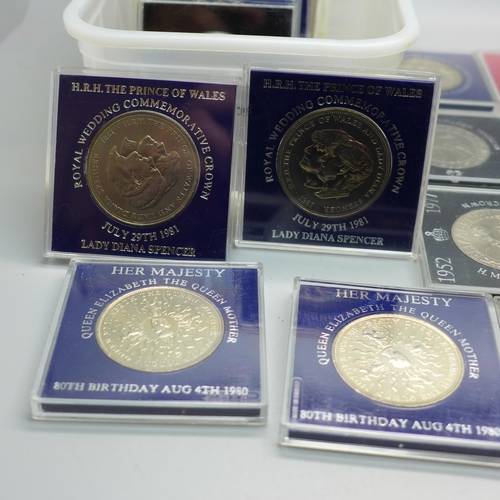 880 - A collection of commemorative crowns