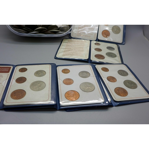 881 - A collection of assorted coins and decimal coin sets
