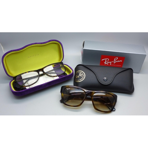 882 - A pair of Gucci and a pair of Ray-Ban glasses