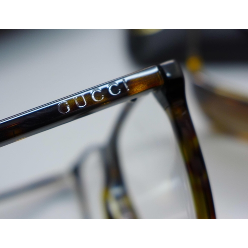 882 - A pair of Gucci and a pair of Ray-Ban glasses