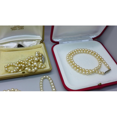 889 - A collection of pearls including silver mounted, Lotus and faux