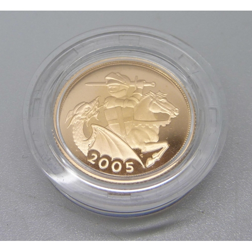 895 - A 2005 gold full sovereign