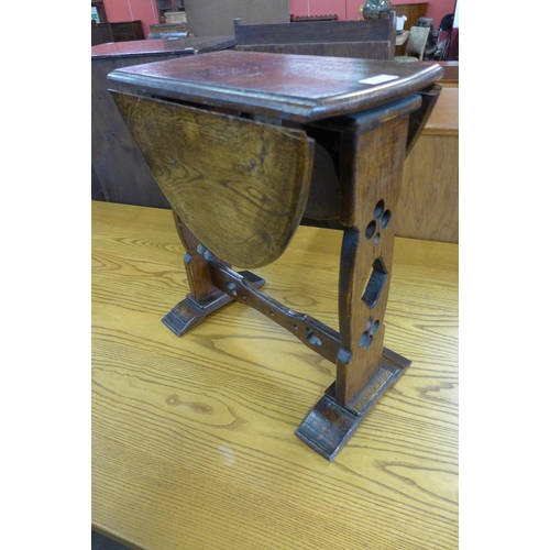 119 - An Arts and Crafts oak drop-leaf occasional table