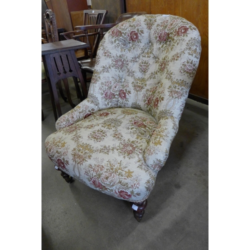 134 - A Victorian mahogany and fabric upholstered lady's chair