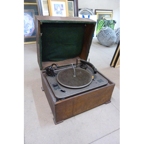 268 - A Garrard RC75 model record changer turntable