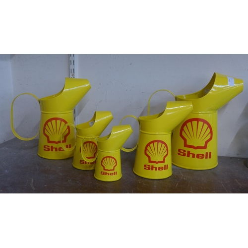 299 - A set of five graduated painted metal Shell oil cans