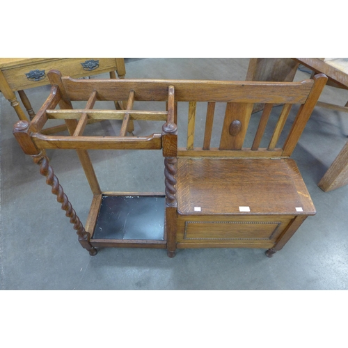 79 - An early 20th Century oak barleytwist hall seat