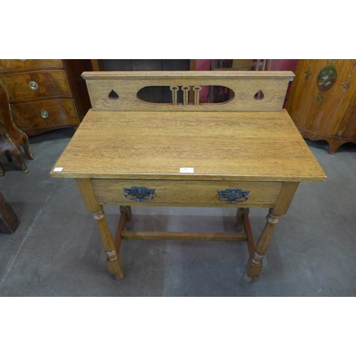 80 - An Arts and Crafts oak single drawer side table