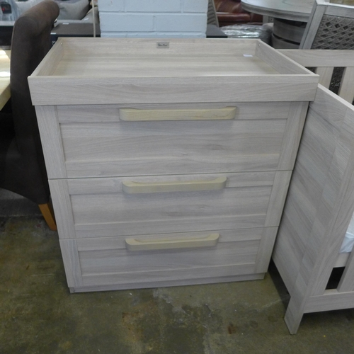 1456 - A Silver Cross wood effect cot bed and baby changing chest of three drawers * this lot is subject to... 