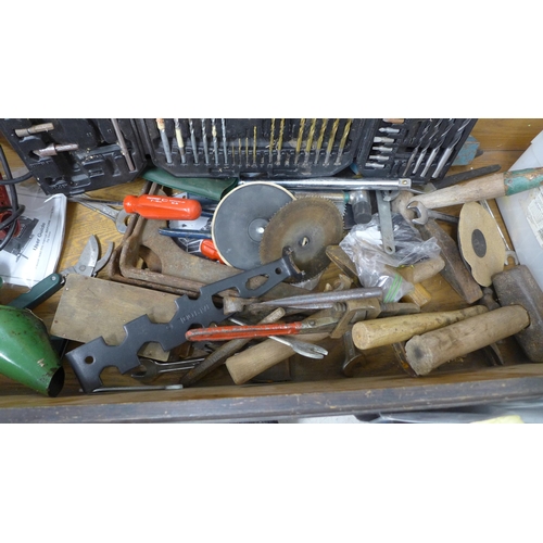 2004 - A box of power tools,  including a Draper drill 41571,a Bosch jigsaw 06033329042, Black and Decker s... 