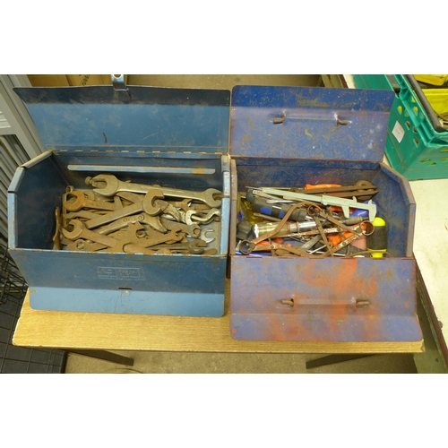 2008 - 2 Trays of mixed tools and 3 metal tool boxes including Phase & continuity indicator, screwdrivers, ... 