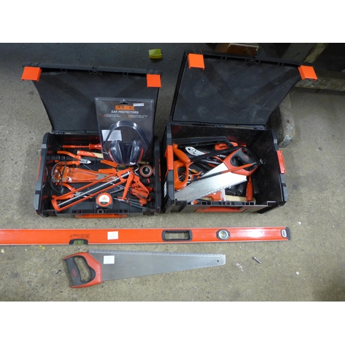 2020 - A Milwaukee toolchest with a quantity of hand tools and accessories