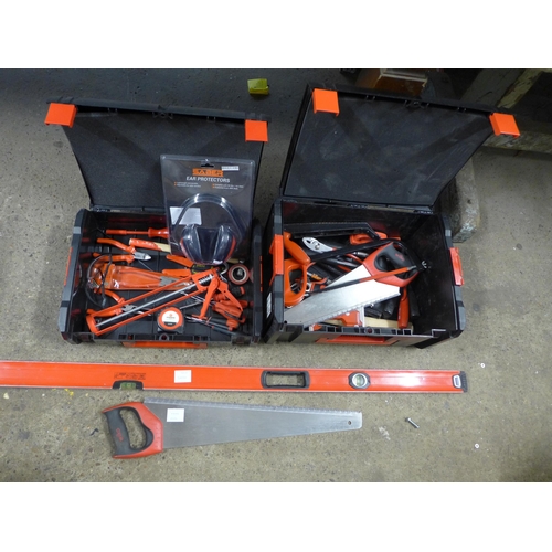 2020 - A Milwaukee toolchest with a quantity of hand tools and accessories