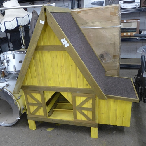 2146 - A chicken coop (display model)