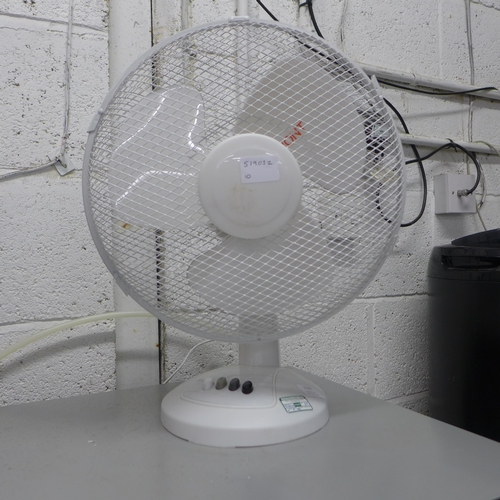 2164 - An electric table fan