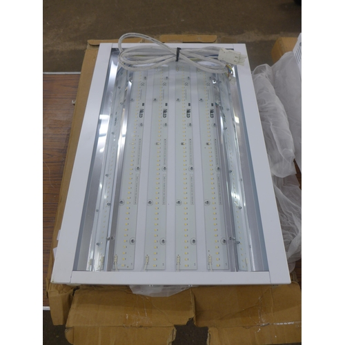 2284 - An LED ceiling light for workshops