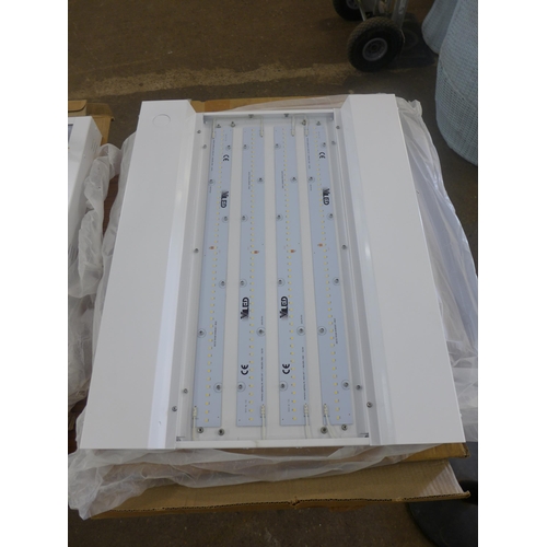 2285 - An LED ceiling light for workshops