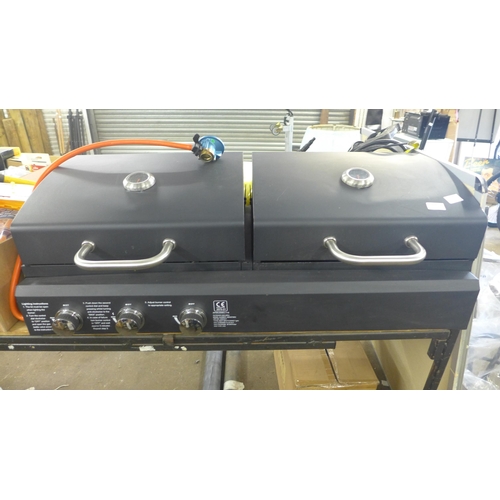 2291 - A metal gas BBQ