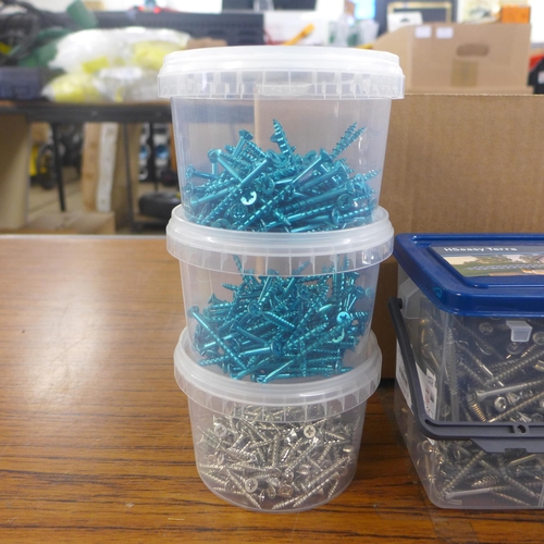 2326 - A large quantity of assorted screws including HS Easy Terra, Floor Tite, etc.